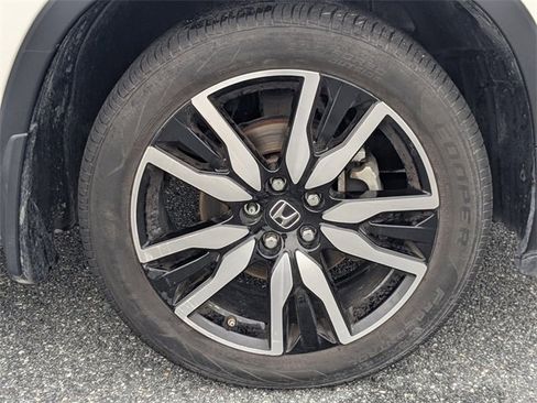 Used 2019 Honda Pilot Touring image 11