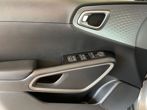 Used 2025 Kia Soul LX w/ LX Technology Package image 18