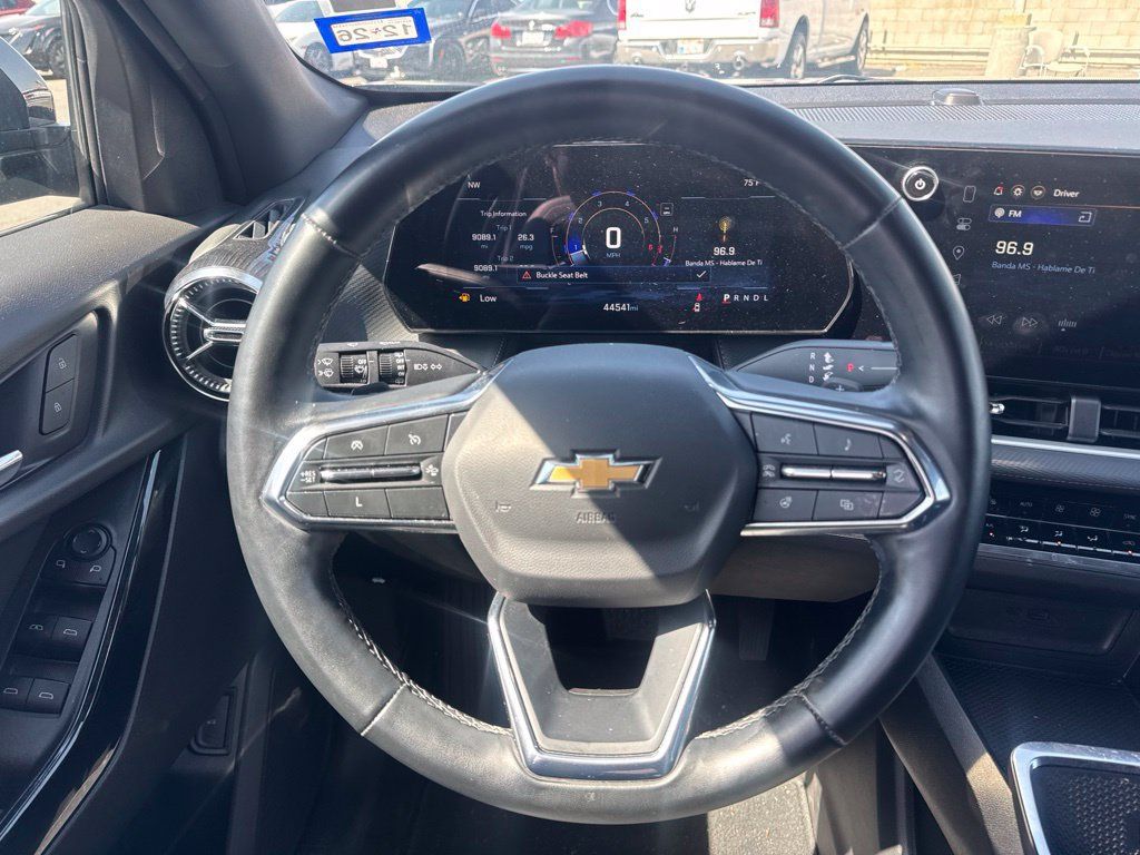 Used 2025 Chevrolet Equinox LT w/ Convenience Package II FWD image 17