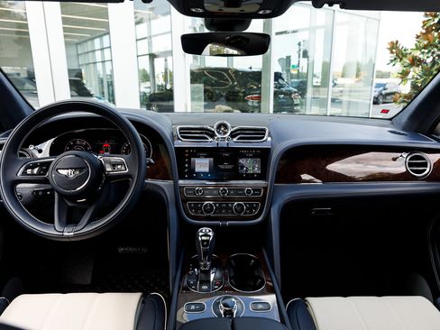 Certified 2024 Bentley Bentayga image 4