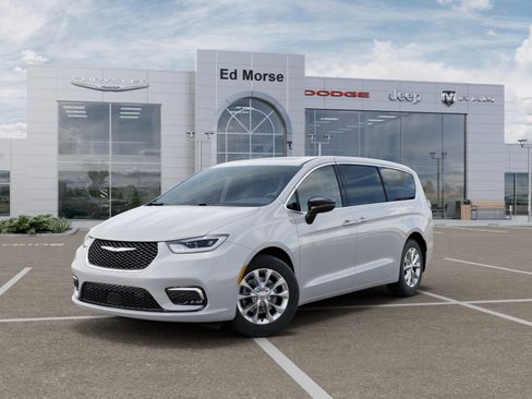 New 2026 Chrysler Pacifica Limited image 2
