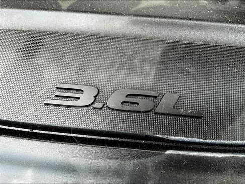 Used 2024 Chrysler Pacifica Touring-L FWD image 32