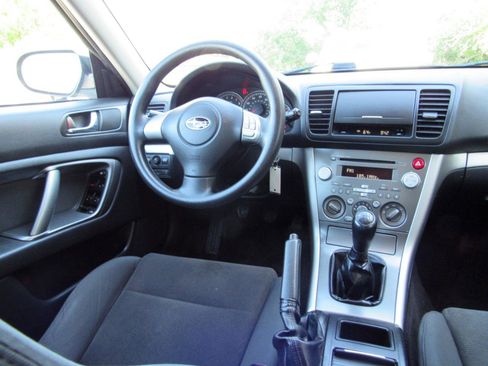 Used 2009 Subaru Outback 2.5i AWD/4WD image 8