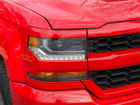 Used 2018 Chevrolet Silverado 1500 Custom w/ Custom Convenience Package image 4