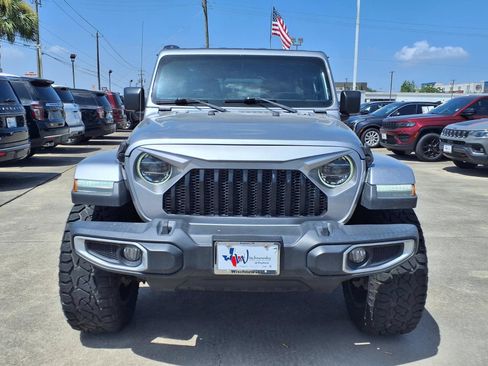 Used 2018 Jeep Wrangler Unlimited Sahara w/ Cold Weather Group AWD/4WD image 2