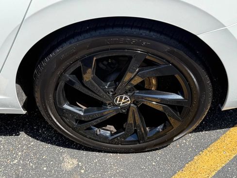 Used 2025 Volkswagen Jetta SE FWD image 7