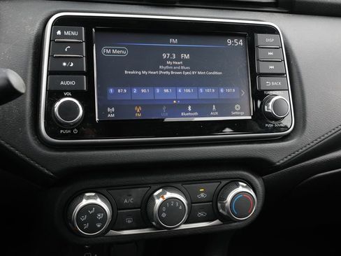 Used 2024 Nissan Versa S w/ Trunk Package image 17