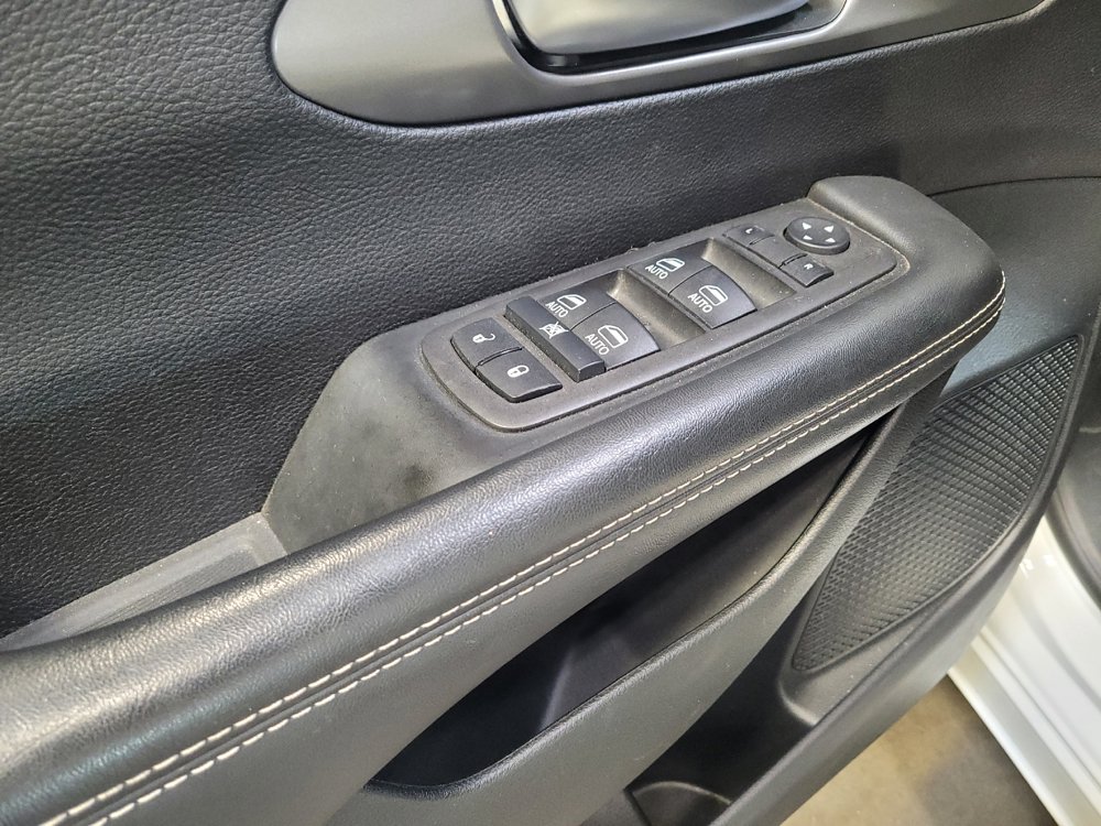 Used 2025 Chrysler Pacifica Select FWD image 27