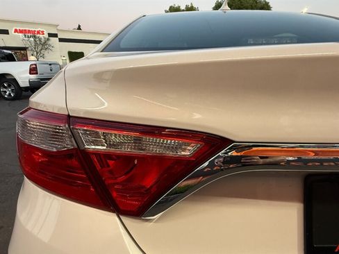 Used 2016 Toyota Camry XLE w/ Moonroof Package FWD image 10