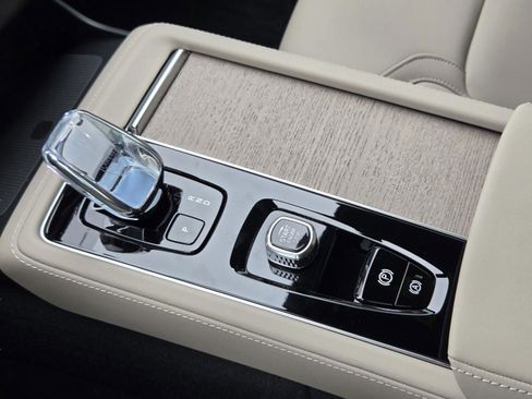 New 2026 Volvo XC90 T8 Plus image 18