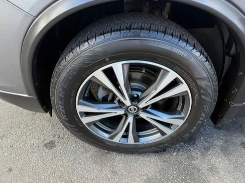 Used 2019 Nissan Rogue SV w/ Sun & Sound Touring Package image 4