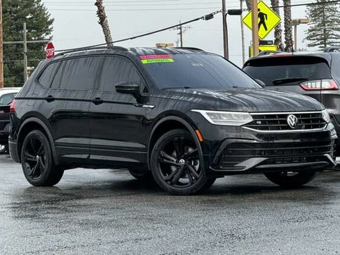 Used 2024 Volkswagen Tiguan SE R-Line FWD image 2