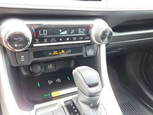 Certified 2025 Toyota RAV4 XLE w/ Convenience Package FWD image 23