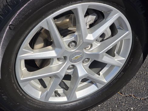 Used 2023 Chevrolet Equinox LT FWD image 14