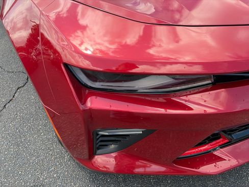 Used 2018 Chevrolet Camaro SS RWD image 15