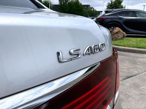 Used 2013 Lexus LS 460 w/ Comfort Pkg RWD image 28