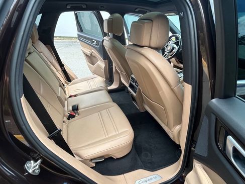 Used 2019 Porsche Cayenne image 32