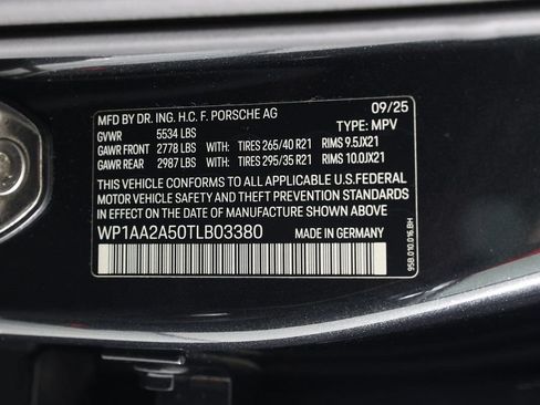 Certified 2026 Porsche Macan AWD/4WD image 19