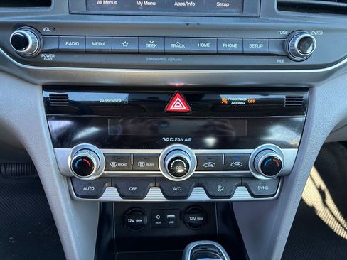 Used 2020 Hyundai Elantra SEL image 29