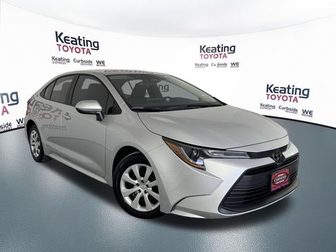 Used 2025 Toyota Corolla LE FWD image 3