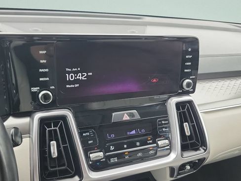 Used 2023 Kia Sorento EX w/ Panoramic Sunroof Package FWD image 13
