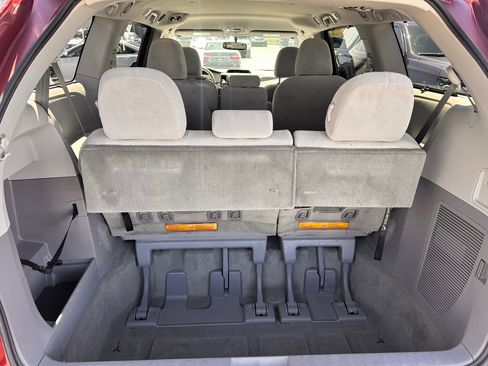 Used 2012 Toyota Sienna LE FWD image 9