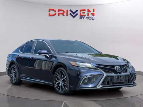 Used 2022 Toyota Camry SE image 7
