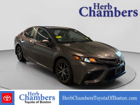 Used 2023 Toyota Camry SE w/ Cold Weather Package AWD/4WD image 1