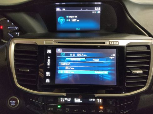 Used 2017 Honda Accord SE image 25