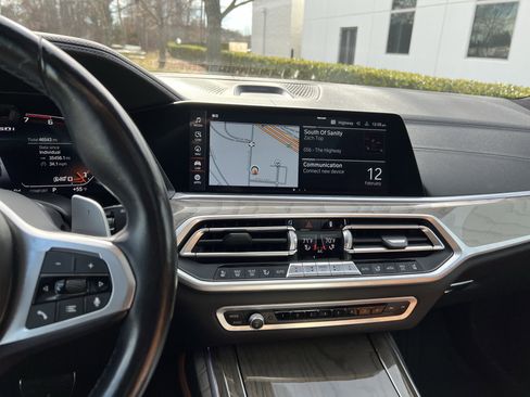 Used 2021 BMW X7 M50i image 32