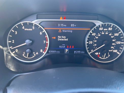 Used 2024 Nissan Altima 2.5 SV FWD image 12