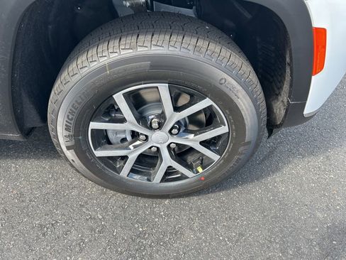 New 2025 Jeep Grand Cherokee L Limited w/ Trailer Tow Package image 11