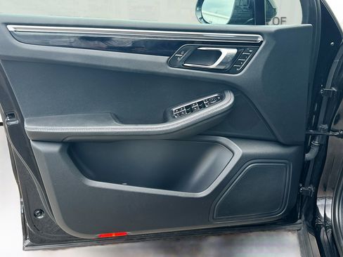 Used 2024 Porsche Macan Base image 22