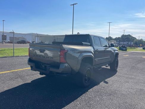 Used 2024 Toyota Tacoma TRD Sport w/ TRD Sport Premium Package AWD/4WD image 5