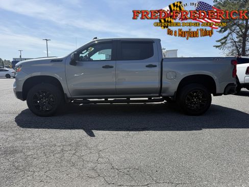 Used 2024 Chevrolet Silverado 1500 Custom Trail Boss w/ Turbomax Blackout Package AWD/4WD image 4