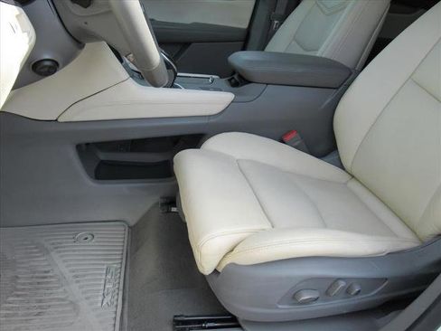 Used 2017 Cadillac XT5 Luxury w/ LPO, Wheel Lock Package image 16