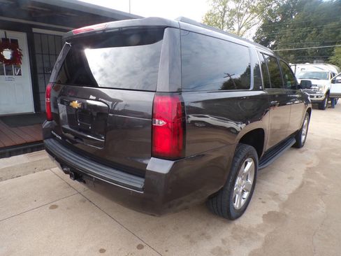 Used 2018 Chevrolet Suburban LT image 7