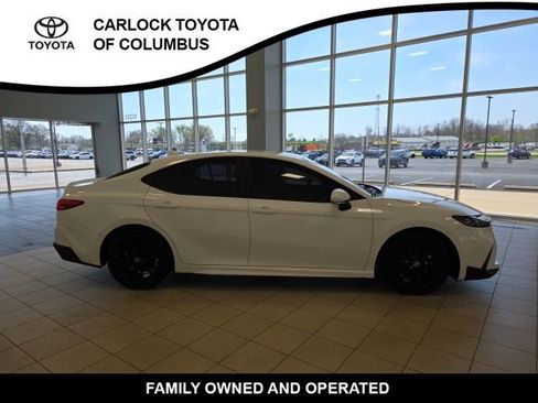 Used 2025 Toyota Camry SE FWD image 6