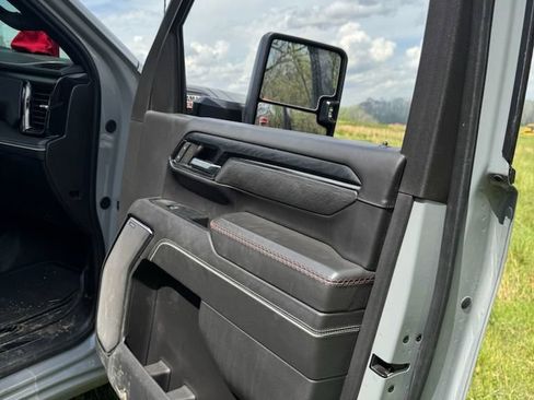 Used 2024 GMC Sierra 2500 AT4X image 12