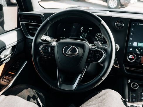 Used 2024 Lexus GX 550 w/ Cold Area Package AWD/4WD image 25