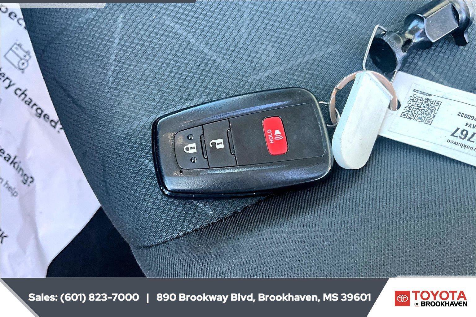 Used 2024 Toyota RAV4 XLE FWD image 9