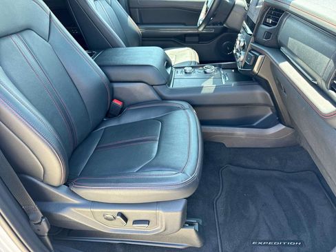 Used 2024 Ford Expedition Limited AWD/4WD image 23