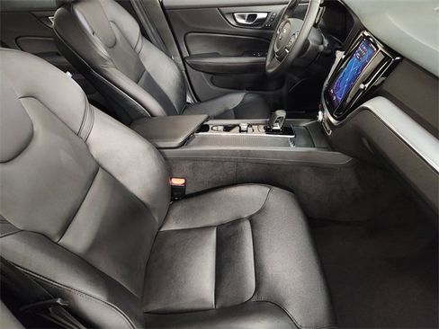Used 2024 Volvo S60 B5 Core image 3