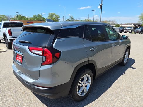 Certified 2024 GMC Terrain SLE AWD/4WD image 8