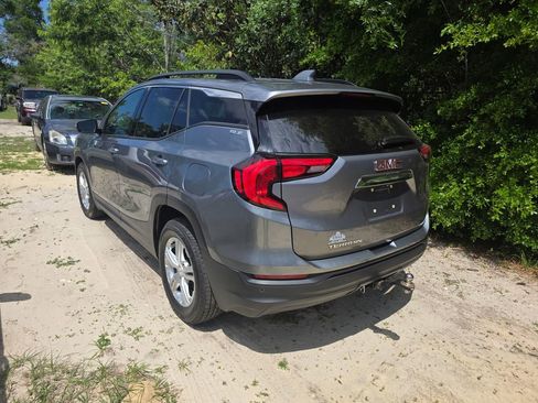 Used 2019 GMC Terrain SLE w/ Driver Convenience Package image 2
