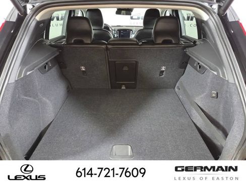 Used 2019 Volvo XC40 T5 Momentum AWD/4WD image 24