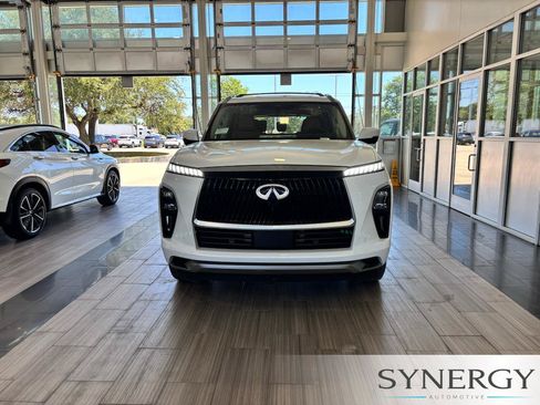 Certified 2026 INFINITI QX80 Luxe AWD/4WD image 2