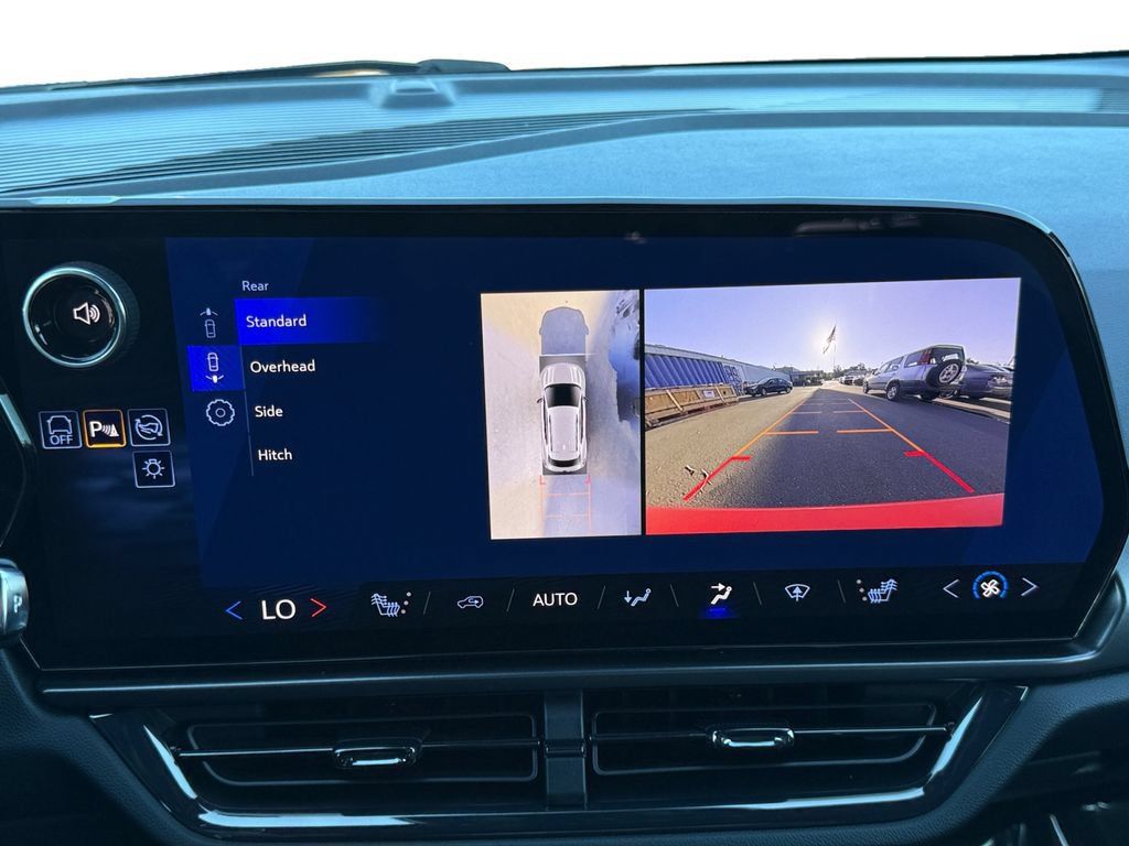 Used 2025 Chevrolet Equinox EV RS FWD image 15