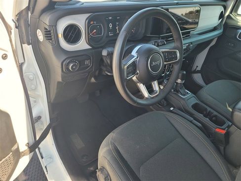 Used 2024 Jeep Wrangler Sahara image 11