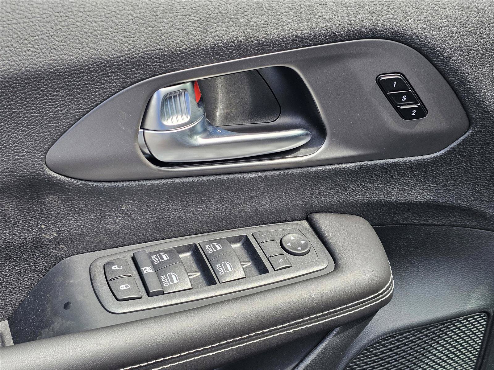 New 2027 Chrysler Pacifica Select FWD image 15
